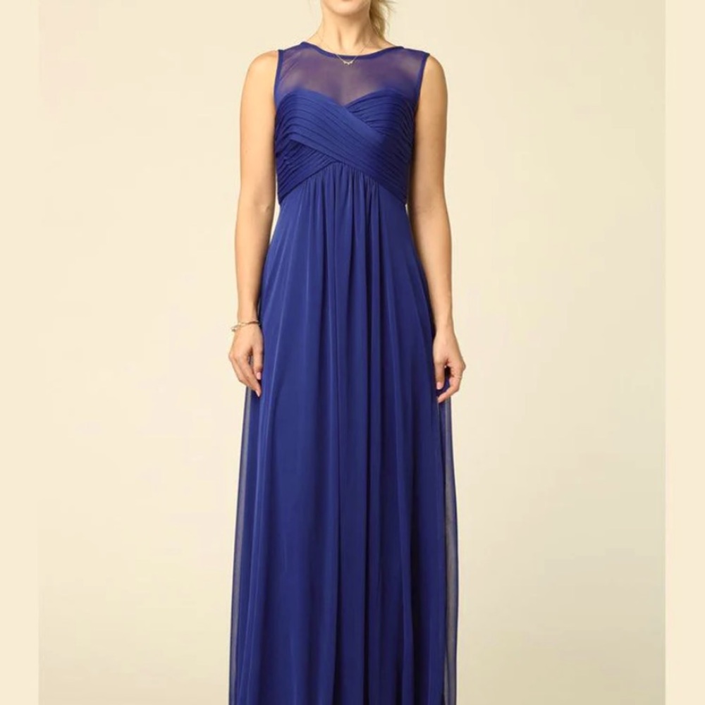 Long sleeveless chiffon dress